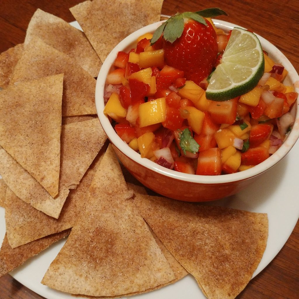 #FLStrawberry Mango Salsa with Whole Wheat Cinnamon Chips #SundaySupper